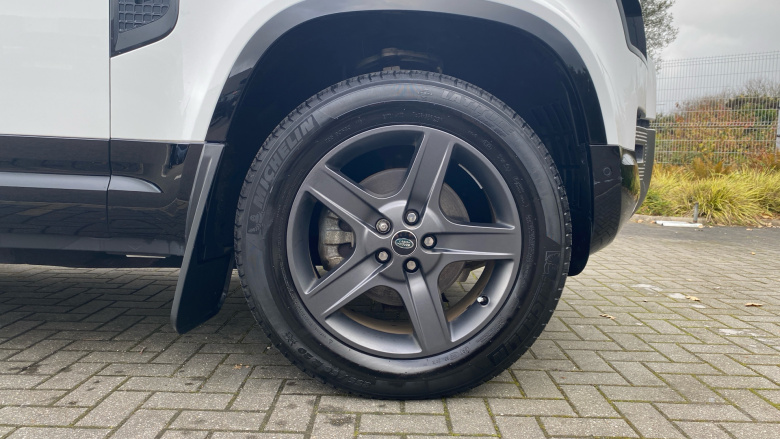 Land Rover Defender 3.0 D250 X-Dynamic SE 90 3dr Auto Diesel Estate